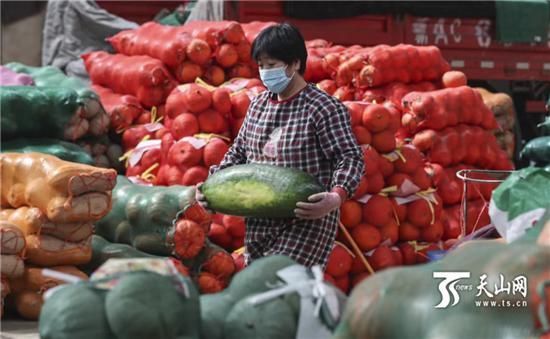 新疆九鼎農產品批發市場開啟24小時營業模式，助力食用農產品高效流通